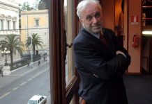 Luciano De Crescenzo riposerà a Furore, in Costiera Amalfitana