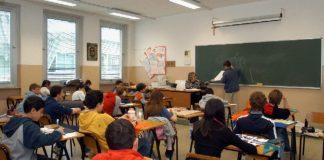 Sulla scuola è battaglia: comitati in piazza, Comuni in ordine sparso