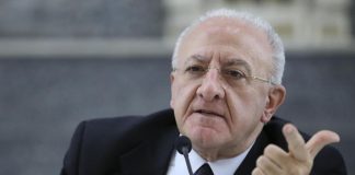 De Luca: “Senza responsabilità rischiamo nuove chiusure”