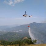 Brucia il Monte Tubenna, mezzi aerei in azione