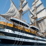 L’Amerigo Vespucci approda al porto di Salerno