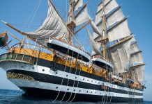 L’Amerigo Vespucci approda al porto di Salerno