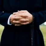 Assolto il sacerdote accusato di abusi sessuali: la vittima sarebbe coinvolta in un traffico illecito di metadone