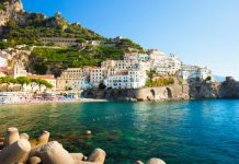 La crisi del turismo fa gola alle mafie. In Campania l’intera filiera minacciata dal welfare criminale