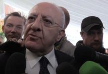 De Luca contro il governo: “Daspo ai commercialisti è intollerabile. Non sono hooligans”