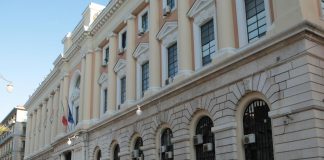 Abusi e maltrattamenti su minore: tra gli indagati i genitori e il fratellastro