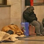 Vaccini a senza fissa dimora e migranti, le associazioni: “Attivare protocollo”