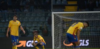 Una farsa che sopprime sogni e fame di protagonismo