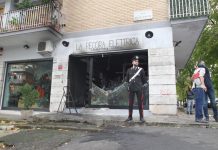 Timone del paese bloccato a destra, avanzano senza posa i nostalgici del ventennio nero