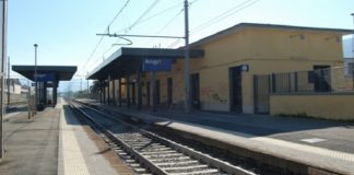 Angri, studente travolto da un treno: è grave