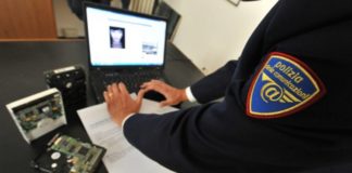 Revenge Porn, minore tappezza le vie con le foto intime della sua ex fidanzatina 13enne