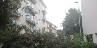 Maltempo, a Salerno crolli al cimitero. Prorogata allerta meteo