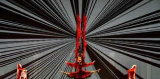 I Momix di Moses Pendelton in scena al Teatro Verdi di Salerno con “Alice”