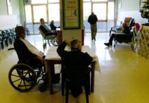 Anziani soli e in difficoltà. Cgil e Spi Campania: “Subito osservatorio per monitorare case di cura”