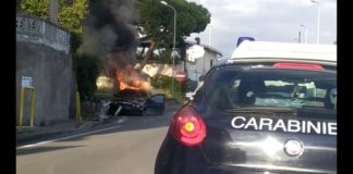 Salerno, forza posto di blocco e si schianta. In provincia sanzioni per pasticcerie in attività