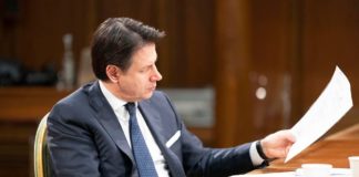 Vaccini, Conte: “Riduzione forniture inaccettabile”. E annuncia azioni legali