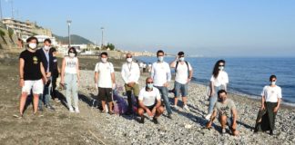 “Io m’importe”: clean up della spiaggia di foce Irno