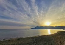 Salerno, ombrelloni pubblici per le spiagge libere: l’iniziativa del Comune