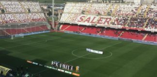 Salernitana: bandiere granata in vendita per colorare l’Arechi vuoto