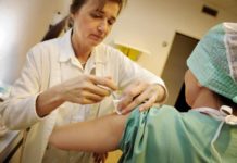 Vaccini per gli over 80, attiva la piattaforma informatica per le adesioni