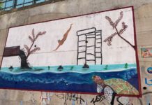 “La Tomba del Tuffatore 2.0”, quando l’arte si fa denuncia sociale