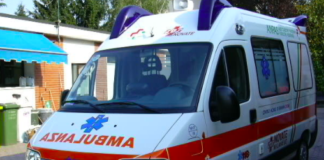 Tragedia alla zona industriale di Salerno: operaio cade dal tetto e muore