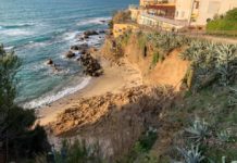 Palinuro, crolla il costone roccioso della spiaggia Ficocella. Si attendeva intervento della Regione