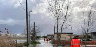 Esonda il Sarno ad Angri e San Marzano, 30 famiglie evacuate. Si teme peggioramento