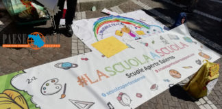 “La scuola è a scuola”: la piazza dei No Dad a Salerno
