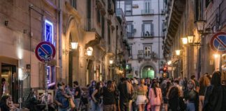 Mascherine, estensione Green Pass e chiusure: tutte le misure per fermare Omicron