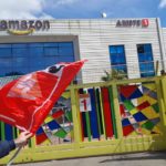 Amazon, primo sciopero dei dimenticati del lavoro: “Non comprate per 24 ore”