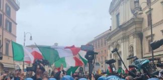 Linea dura contro No Vax e No Green Pass (che perdono in tribunale)