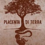 Placenta di terra: nei versi di Francesco Teselli l’umanità va in scena