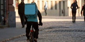 Il Sud del lavoro povero: un lavoratore su quattro guadagna meno di 9 euro l’ora